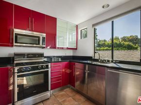 1017 Pearl Street E, Santa Monica CA 90405