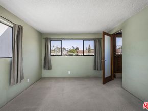 1017 Pearl Street E, Santa Monica CA 90405