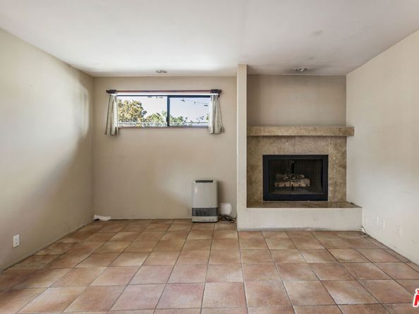 1017 Pearl Street E, Santa Monica CA 90405