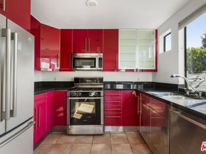 1017 Pearl Street E, Santa Monica CA 90405