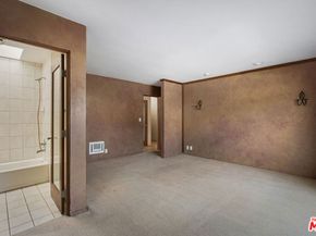 1017 Pearl Street E, Santa Monica CA 90405