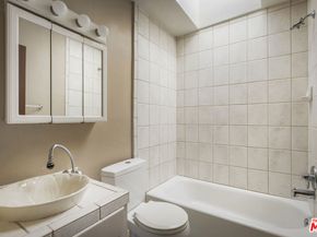 1017 Pearl Street E, Santa Monica CA 90405