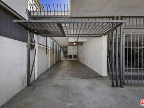 1017 Pearl Street E, Santa Monica CA 90405