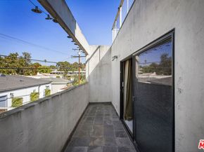 1017 Pearl Street E, Santa Monica CA 90405