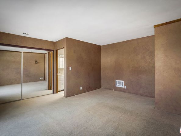 1017 Pearl Street E, Santa Monica CA 90405