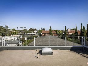 1017 Pearl Street E, Santa Monica CA 90405