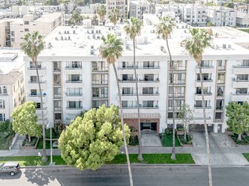 533 S St Andrews Place