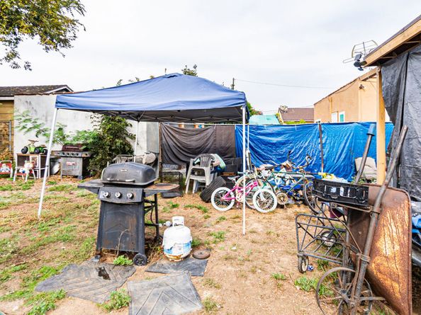 6033 Clarkson Avenue, Maywood CA 90270