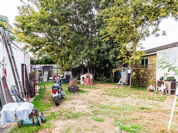 6033 Clarkson Avenue, Maywood CA 90270