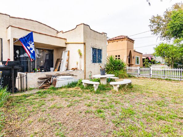 6033 Clarkson Avenue, Maywood CA 90270