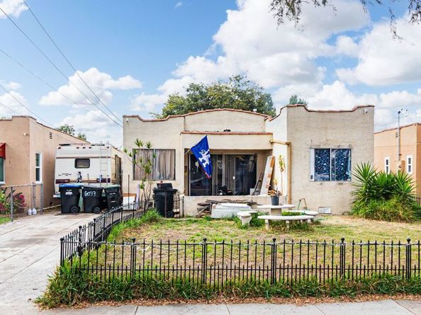 6033 Clarkson Avenue, Maywood CA 90270