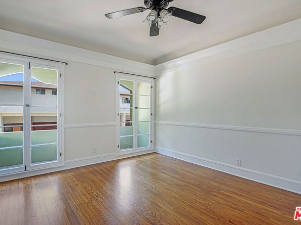 1074 S Genesee Avenue, Los Angeles CA 90019