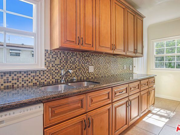 1074 S Genesee Avenue, Los Angeles CA 90019