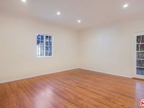 1074 S Genesee Avenue, Los Angeles CA 90019
