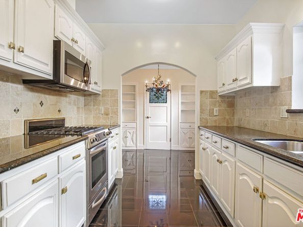 1074 S Genesee Avenue, Los Angeles CA 90019
