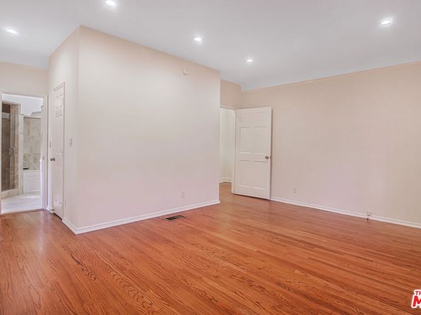 1074 S Genesee Avenue, Los Angeles CA 90019