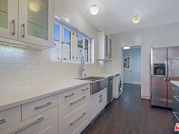 1074 S Genesee Avenue, Los Angeles CA 90019