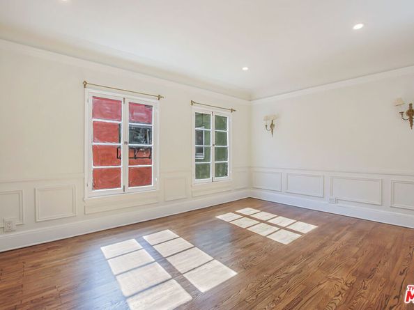 1074 S Genesee Avenue, Los Angeles CA 90019