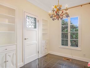 1074 S Genesee Avenue, Los Angeles CA 90019