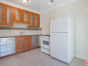 1074 S Genesee Avenue, Los Angeles CA 90019