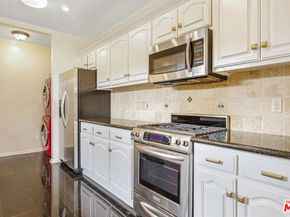 1074 S Genesee Avenue, Los Angeles CA 90019