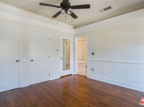 1074 S Genesee Avenue, Los Angeles CA 90019