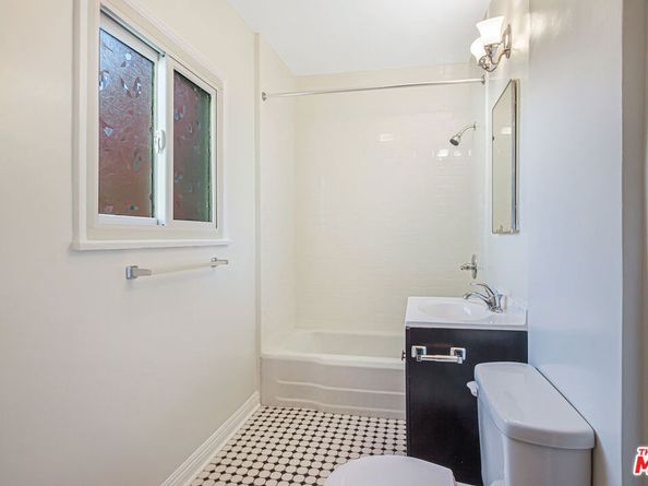 1074 S Genesee Avenue, Los Angeles CA 90019