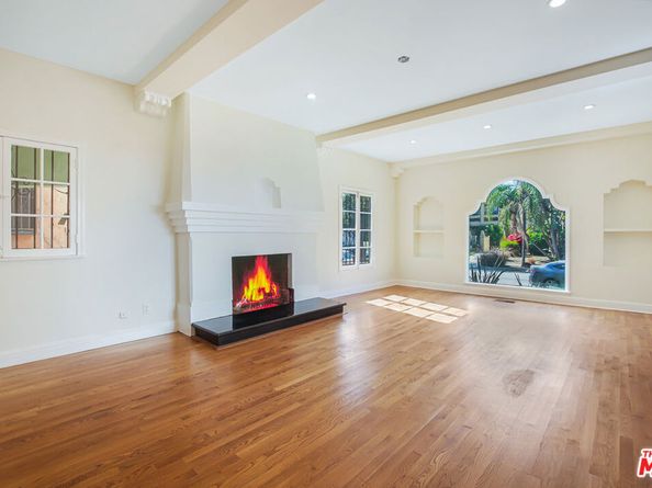 1074 S Genesee Avenue, Los Angeles CA 90019