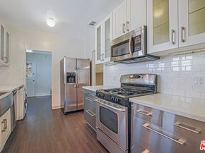 1074 S Genesee Avenue, Los Angeles CA 90019
