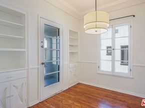 1074 S Genesee Avenue, Los Angeles CA 90019