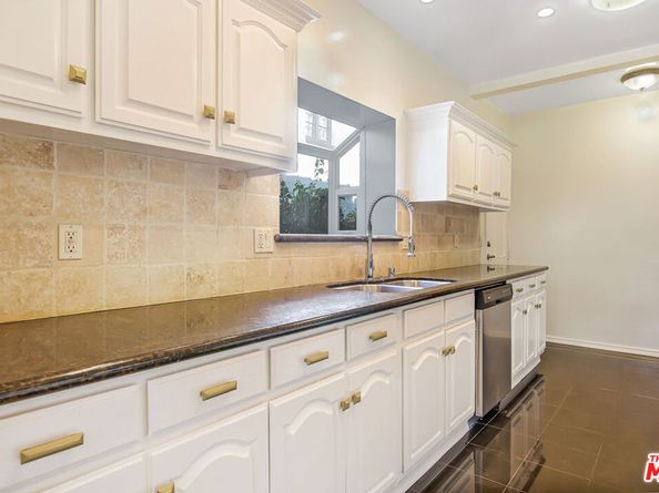 1074 S Genesee Avenue, Los Angeles CA 90019