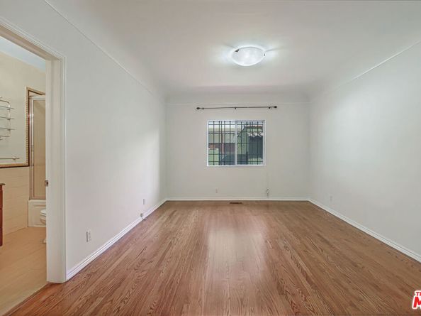 1074 S Genesee Avenue, Los Angeles CA 90019