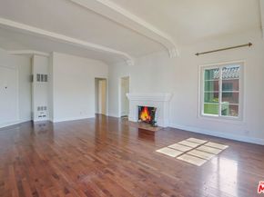 1074 S Genesee Avenue, Los Angeles CA 90019