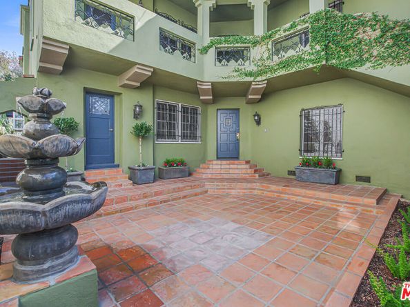 1074 S Genesee Avenue, Los Angeles CA 90019