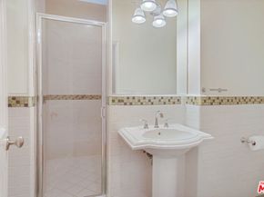 1074 S Genesee Avenue, Los Angeles CA 90019