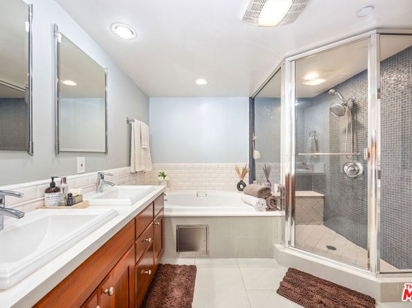 951 Granville Avenue 202, Los Angeles CA 90049