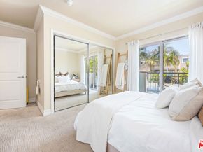 951 Granville Avenue 202, Los Angeles CA 90049