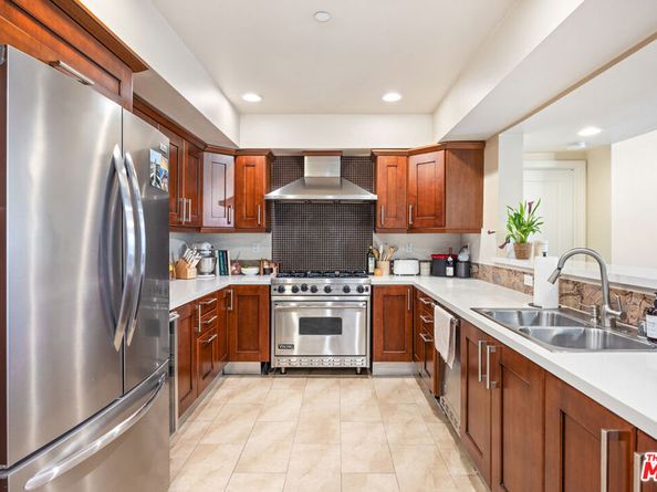 951 Granville Avenue 202, Los Angeles CA 90049