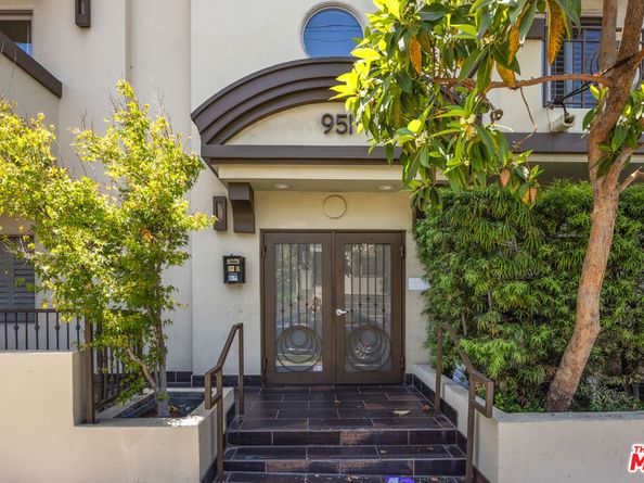 951 Granville Avenue 202, Los Angeles CA 90049