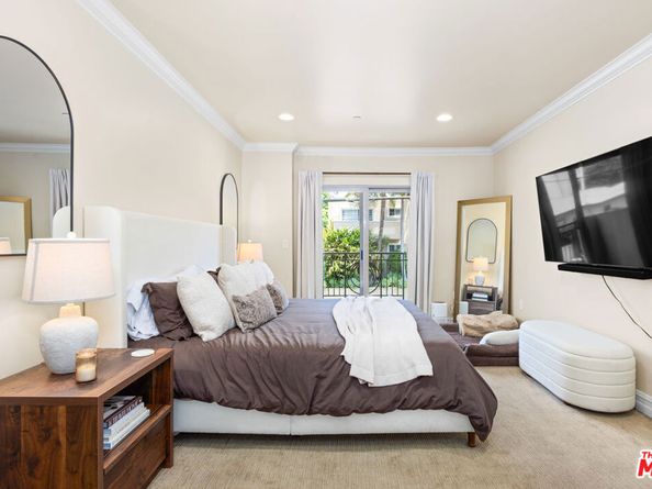 951 Granville Avenue 202, Los Angeles CA 90049