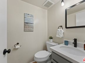 2677 Centinela Avenue 402, Santa Monica CA 90405