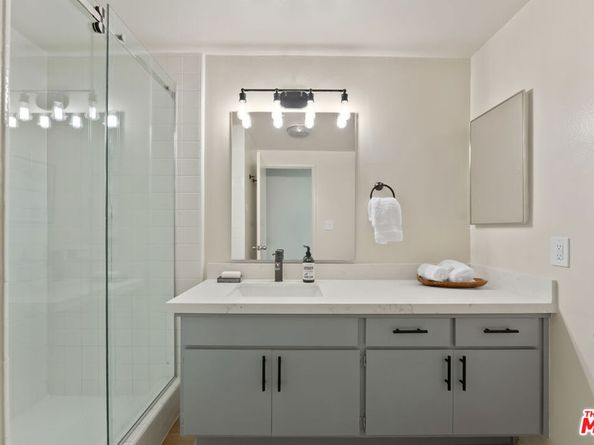 2677 Centinela Avenue 402, Santa Monica CA 90405
