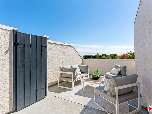 2677 Centinela Avenue 402, Santa Monica CA 90405