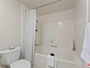 2677 Centinela Avenue 402, Santa Monica CA 90405