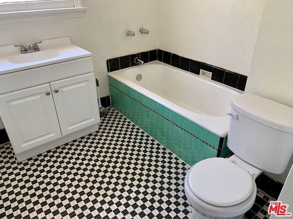 2924 1/2 12th Avenue, Los Angeles CA 90018