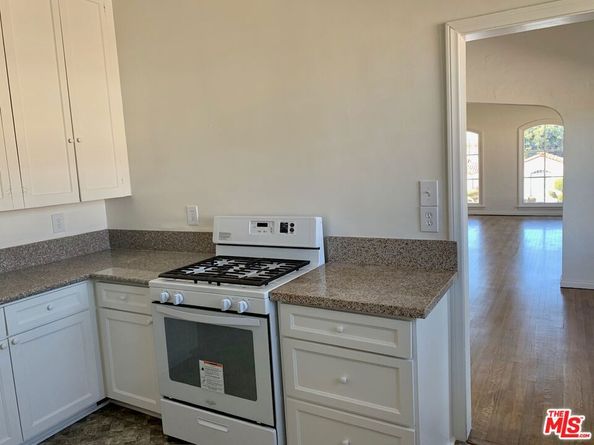 2924 1/2 12th Avenue, Los Angeles CA 90018
