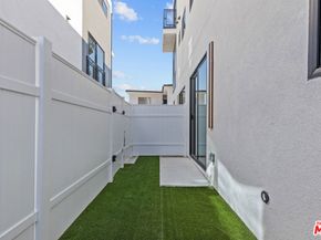 2923 S Burnside Avenue, Los Angeles CA 90016