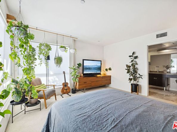 1150 S Oxford Avenue 104, Los Angeles CA 90006