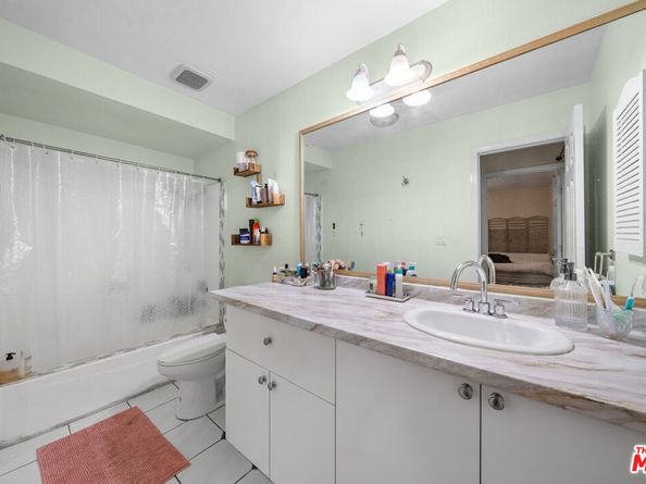 525 S Ardmore Avenue 320, Los Angeles CA 90020