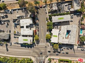 7559 Whitsett Avenue, North Hollywood CA 91605